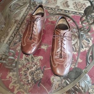 TODD'S mens Leather Sneakers. Size 9. Retails for $650.00. Asking $99.00